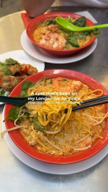 A short, fast-paced video showcasing the food and outdoor seating area of Phât Phúc Noodle Bar in Chelsea, featuring close-ups of laksa and salt & pepper wings.