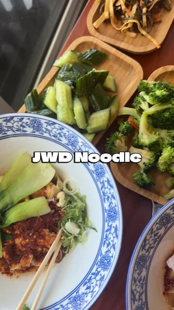 A short review of JWD Noodle in Cambridge, featuring the hand-pulled noodle process, the restaurant interior, and a look at the dishes served.