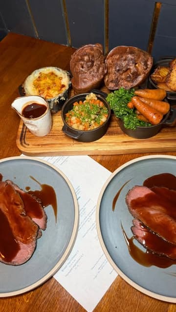 A review of a Sunday roast experience at The Loveable Rogue in Glasgow, showcasing the menu, interior, and various dishes including haggis bonbons, duck croquette, roast beef, and sticky toffee pudding.