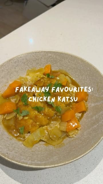A step-by-step home cooking tutorial demonstrating how to make a chicken katsu curry 'fakeaway' at home.