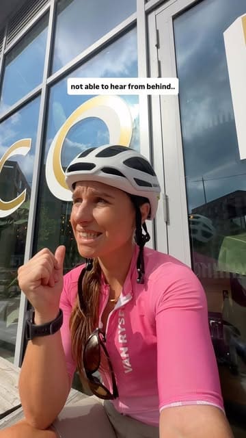 A personal vlog featuring a cyclist stopping at a coffee shop in Hackney Wick that is learning British Sign Language (BSL).