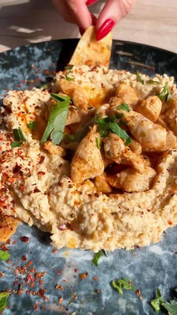A review of a Turkish restaurant on Bold Street, Liverpool, highlighting their lunch deal, starters like hummus and calamari, and main courses including chicken and lamb kebabs.