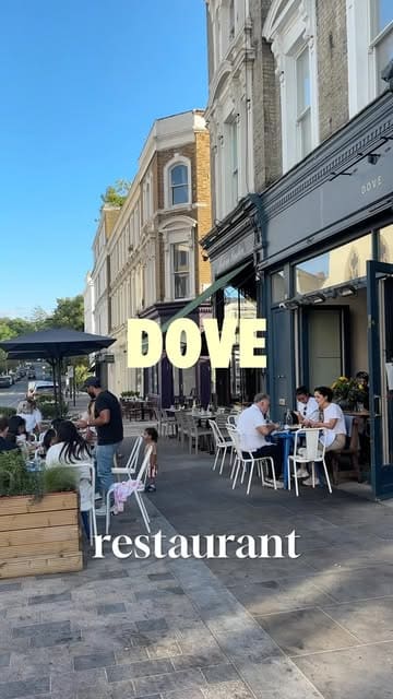 A vlog-style review of a restaurant called Dove in Notting Hill, featuring the creator trying various dishes including tuna tostada, prawns, focaccia, sirloin steak, and a tomato salad.