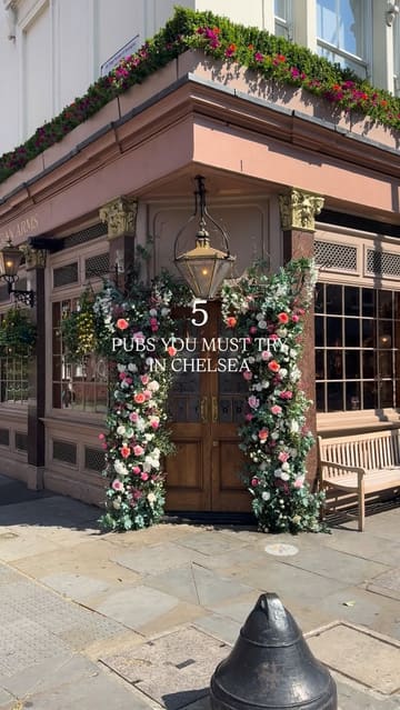 A curated listicle video showcasing five upscale pubs in Chelsea, London. The video features a montage of exterior shots, interior decor, and close-ups of food and drinks, including Sunday roasts, oysters, and desserts, to highlight the atmosphere and offerings of each venue.