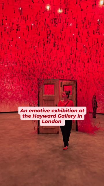 A walkthrough of the Chiharu Shiota and Yin Xiuzhen exhibition at the Hayward Gallery, featuring immersive art installations made of red thread, keys, and textiles.