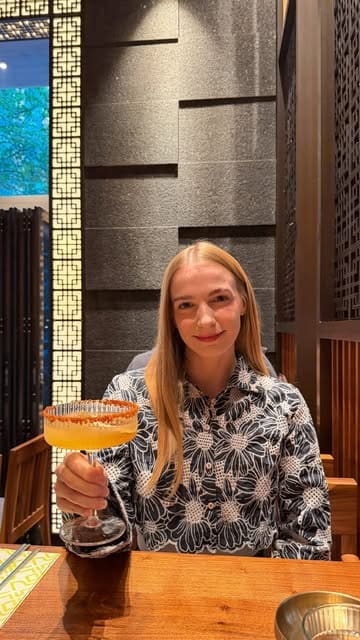 A creator visits a Korean restaurant, showcasing various dishes including a spicy stew, grilled meats, and a bingsu dessert, while enjoying cocktails.