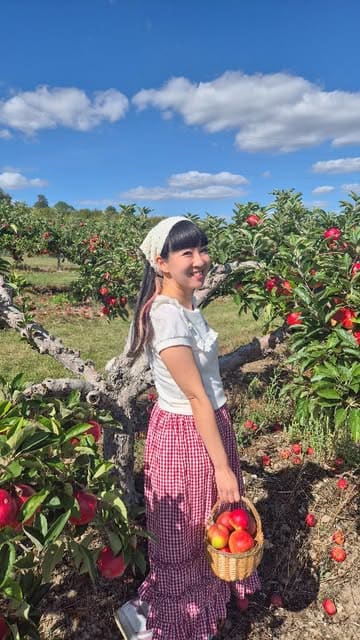A short, aesthetic reel featuring a creator visiting an apple orchard for apple picking, highlighting the start of the autumn season.