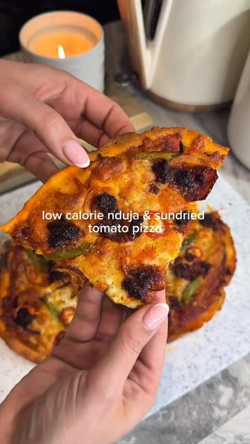 A home cooking tutorial demonstrating how to make a low-calorie nduja and sundried tomato pizza. The video features the creator explaining the process, interspersed with close-up shots of the ingredients and the final product.