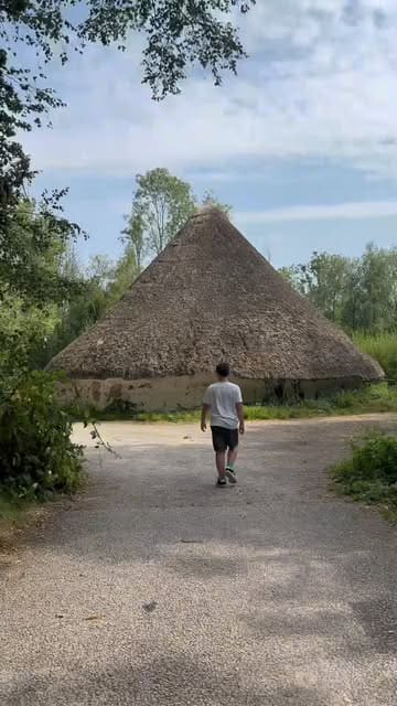 A vlog-style listicle showcasing St Fagans National Museum of History in Wales as a budget-friendly family day out, highlighting free entry, playgrounds, picnic spots, nature trails, and historical buildings.