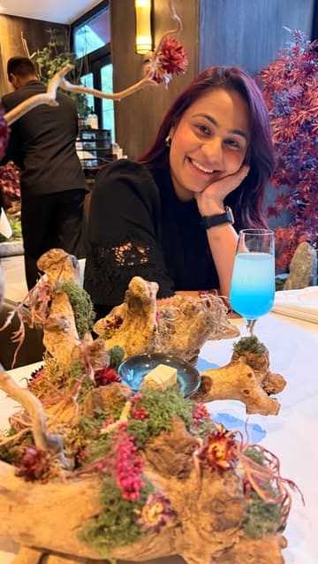 A review of a Japanese Omakase restaurant in London, highlighting their newly launched Halal tasting menu, the fresh preparation of sushi, and the professional service.