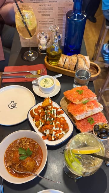 A short, engaging review of PIGGS, a Spanish wine bar and cafe in Edinburgh. The video features a variety of tapas dishes, including patatas bravas, croquetas, and steak, alongside sangria, and provides a glimpse of the venue's interior and exterior.