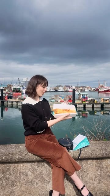A 48-hour food and travel guide covering various restaurants, cafes, pubs, and experiences across Dublin and Kilkenny, Ireland. The video features the creator visiting multiple venues, including Fumbally Cafe, Beshoff Bros, Roe & Co Distillery, Johnnie Fox's, Aran Artisan Bakery, and the Chocolate Garden of Ireland, highlighting local dishes and activities.