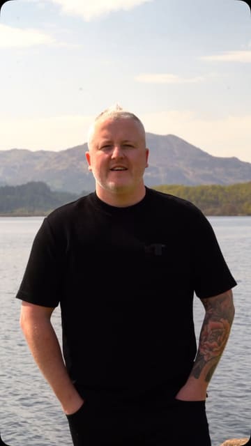 The video features creator James Campbell visiting Venachar Lochside, highlighting the scenic location, the sauna and cold plunge facilities, and the food, specifically the roast beef.