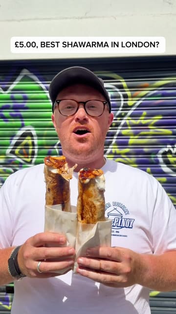 A fast-paced, energetic review of a London street food spot, showcasing the preparation of a shawarma wrap and fried chicken, with the creator providing commentary on the quality and value.