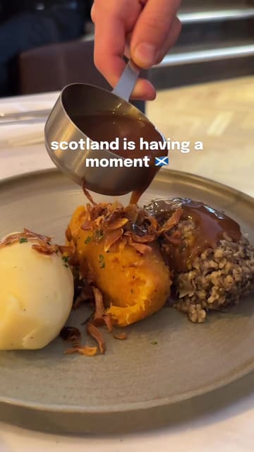 A review of Ardnamurchan in Glasgow, featuring a variety of traditional Scottish dishes including Cullen Skink, scallops, haggis, and sticky toffee pudding. The video highlights the restaurant's locally sourced ingredients and cozy atmosphere.