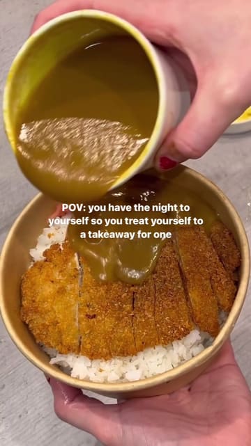 A short, POV-style video showing the unboxing and plating of a takeaway meal from Zumuku Sushi, focusing on the sensory experience of opening the packaging and preparing the food.