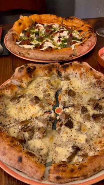 A promotional reel for Due Forni in Beaconsfield, featuring close-ups of artisanal pizzas, the pizza-making process by the chef, the restaurant interior, and the creator enjoying the meal.