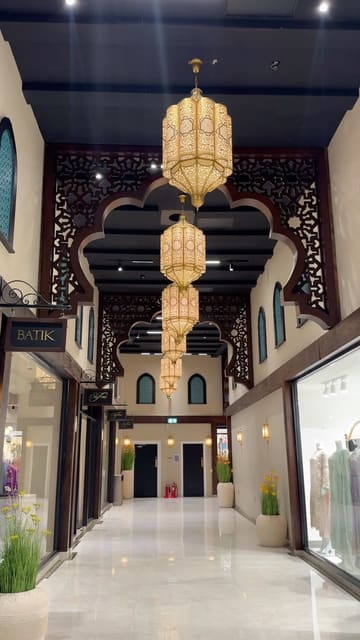 A montage video showcasing various food vendors located within the Signature Mall in Bradford, featuring a variety of cuisines including tacos, grilled chicken, chaat, and desserts.