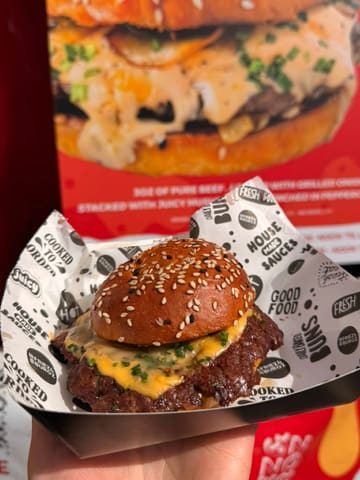 A fast-paced highlight reel of the 'Battle of the Burger' event at Wylam Brewery, showcasing various street food vendors, including smash burgers, loaded fries, and cinnamon buns, alongside craft beers.