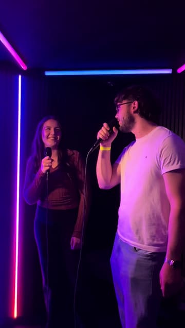 A fast-paced, energetic reel showcasing a group of friends enjoying a night out at Golf Fang. The video highlights the venue's offerings, including cocktails, casual food like pizza and fries, crazy golf, AR darts, and karaoke pods.