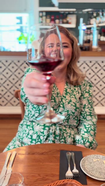 A review of Le Bistrot in Edinburgh, featuring a creator introducing the venue and showcasing various French dishes including scallops, prawns, steak frites, and desserts.