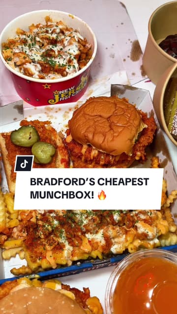A fast-paced review of a 'munchbox' meal deal from New Jersey Hot Chicken, showcasing the variety of Nashville-style chicken dishes included for a low price point.