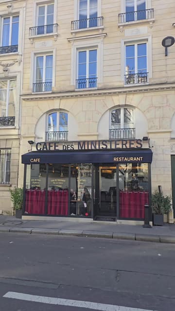 The video is a review of Café des Ministères in Paris, focusing on their signature Vol-Au-Vent with veal sweetbreads. The creator provides a personal, enthusiastic commentary while showcasing various dishes, including duck foie gras terrine, scallops with duchess potatoes, and a chocolate fondant dessert. The video includes shots of the menu, the bill, and the restaurant's interior, providing a comprehensive look at the dining experience.