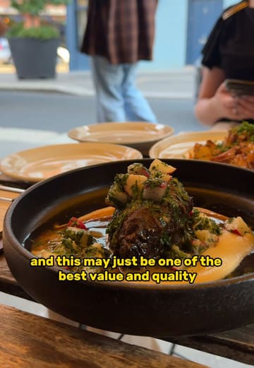 A review of 'Notions' in Dublin, highlighting their evening tasting menu experience. The video features a variety of small plates, including arancini, cacio e pepe, roasted cauliflower, and beef cheek, paired with wine. The creator emphasizes the value of the €58 tasting menu, which allows diners to try everything on the menu.