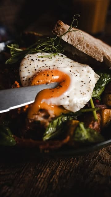 A review of the Boathouse Cafe in Rouken Glen Park, Glasgow, showcasing their brunch menu, including a ham hough hash, miso aubergine rice bowl, pancakes, and various cakes.