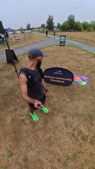 A first-person vlog review of the Jeskyns Community Woodland Parkrun, featuring the creator running the course while providing commentary on the terrain, facilities, and community atmosphere.
