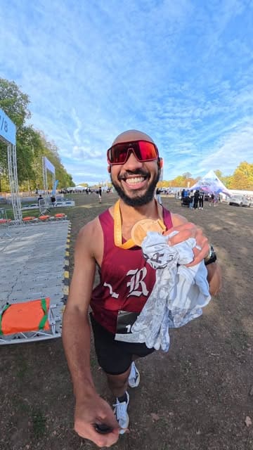 A first-person vlog capturing the experience of running the Royal Parks Half Marathon, featuring the creator's commentary on the route, atmosphere, and his personal race performance.
