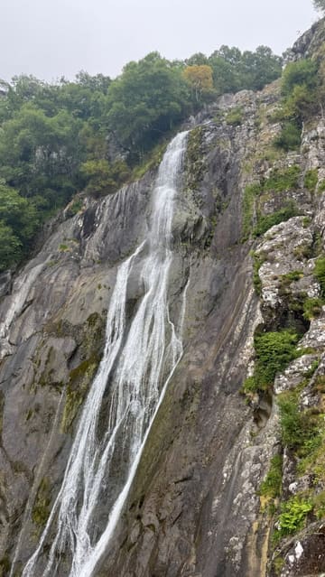 A travel vlog guide to the Aber Falls walk in North Wales, detailing the path, parking, and experience.