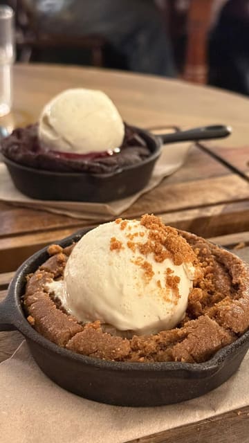 A short, engaging video review of The Oxford Blue in Oxford, featuring a tour of the pub's interior and a selection of their menu items including steak frites, pizza, and desserts.