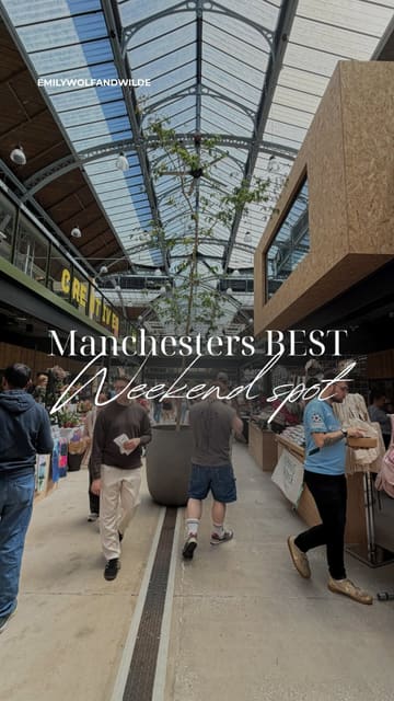 The video provides a comprehensive tour of Campfield Market and the adjacent GRUB street food area in Manchester. It highlights the diverse range of offerings, including artisan stalls, fashion, crafts, and a variety of street food vendors. The footage captures the bustling atmosphere, family-friendly environment, and specific food items like cinnamon buns, mac and cheese, and wings, encouraging viewers to visit for a weekend outing.