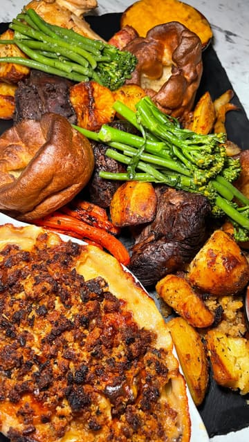 A vlog-style review of a Sunday roast at the Oxwich Bay Hotel in South Wales, highlighting the food, the dog-friendly policy, and the beachfront location.