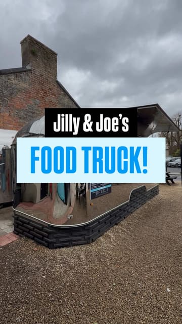 A creator reviews a spice box and truffle parmesan chips from Jilly & Joe's food truck, sharing his positive experience with the food quality and the venue's outdoor seating area.