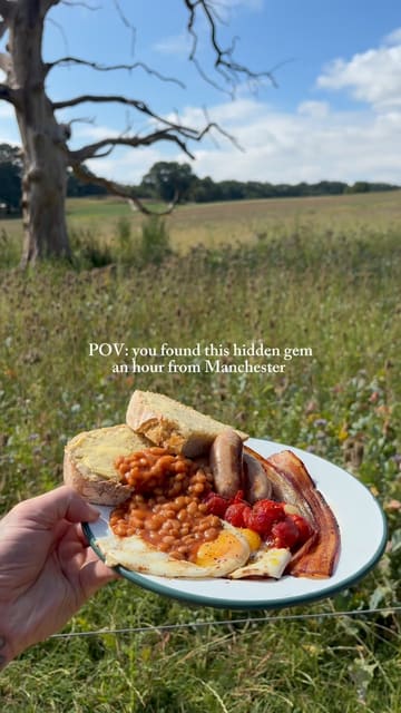 A video tour of a glamping cabin located near Manchester, showcasing the exterior grounds, the cozy interior, the hot tub, and the preparation of a full English-style breakfast.