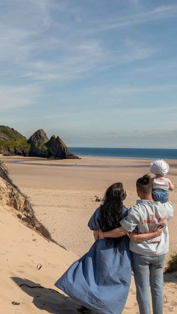 A 47-second travel itinerary reel documenting a 3-day family trip to Swansea, Wales. The video features a montage of clips from various locations including a hotel, beaches, a tropical zoo, a swimming pool, a castle, and several dining spots, structured by day.