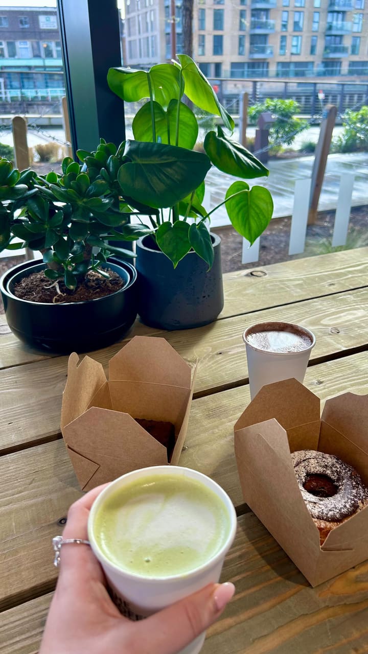 This video showcases a day out in Greenwich, London, visiting several food and drink establishments. It starts at The Coffee Studio, featuring matcha lattes and cronuts. Then it moves to Greenwich Market, highlighting various food stalls and the market's atmosphere. Finally, it concludes at the Trafalgar Tavern, showcasing the pub's ambiance and drinks.  The food and drinks are presented in a visually appealing way, although some shots lack ideal framing.  No dietary information is explicitly given. The main focus is on showcasing the venues and enjoying the food and drinks.