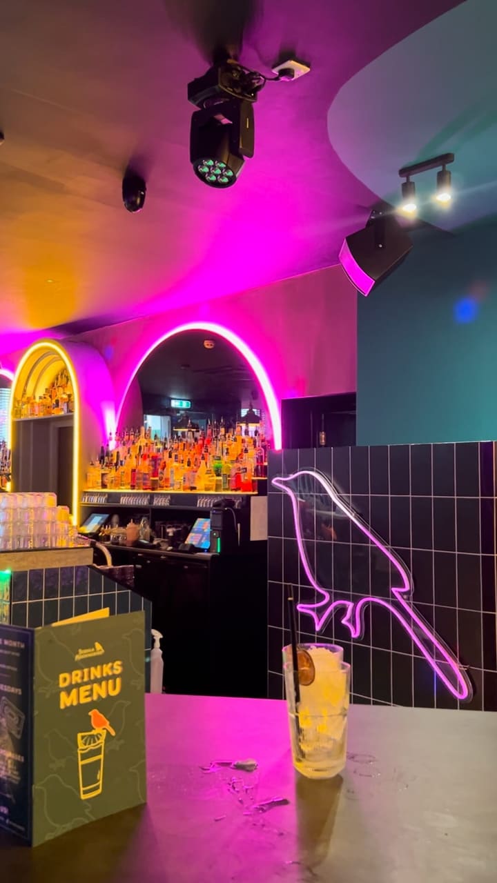 This video showcases Tequila Mockingbird, a cocktail bar in Covent Garden, London. It highlights the bar's vibrant atmosphere, featuring neon signs, funky lights, and a lively ambiance. Various cocktails are presented, including the Berries n' Cream, Mockingbird Margarita, Banana Blazer, and Mockingbird Zombie. The video emphasizes the happy hour deals and the bar's suitability for socializing and having a good time. The focus is on the drinks and the bar's atmosphere.