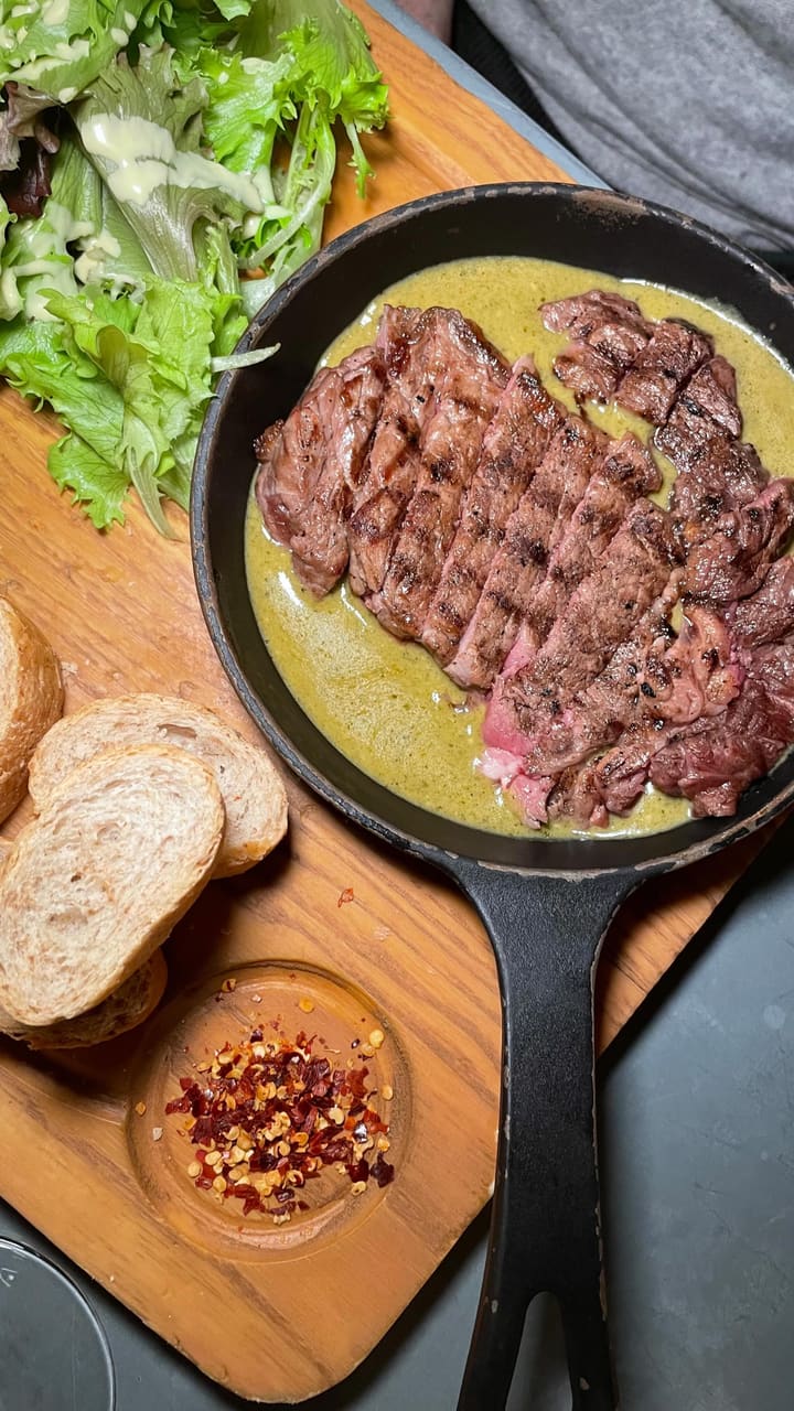 The video showcases Swiss Butter restaurant. It features various food items including salmon, steak, and a molten chocolate dessert. The food is presented in aesthetically pleasing pans and plates.  The video primarily focuses on a meal showcase, highlighting the restaurant's menu items.