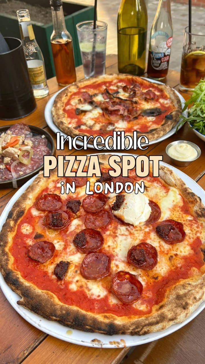 The video showcases Sodo Pizza, a Neapolitan-style pizzeria in London. It features shots of the restaurant's interior, the pizza-making process, and two different pizzas with various toppings being eaten.  The pizzas include pepperoni, nduja, mascarpone, and chili honey. The video emphasizes the restaurant's use of an ancient bread-making method for a light and crispy crust. 